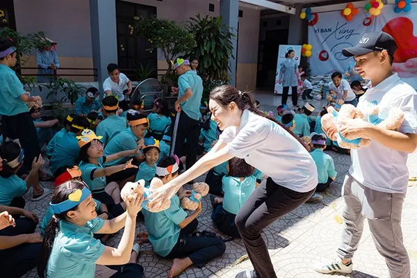 Người chơi vui vẻ, tập trung vào giải trí.