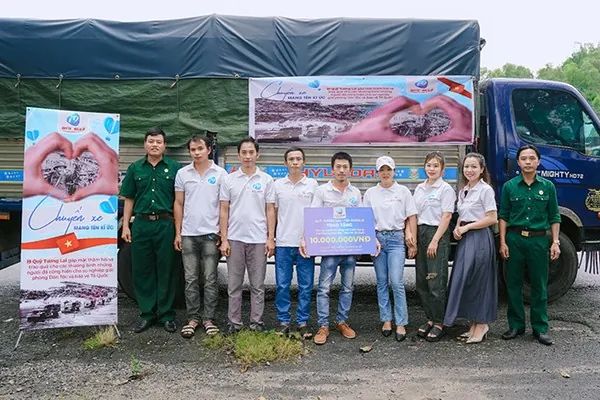 Hình ảnh nhân viên hỗ trợ khách hàng nohu28 đang làm việc chuyên nghiệp