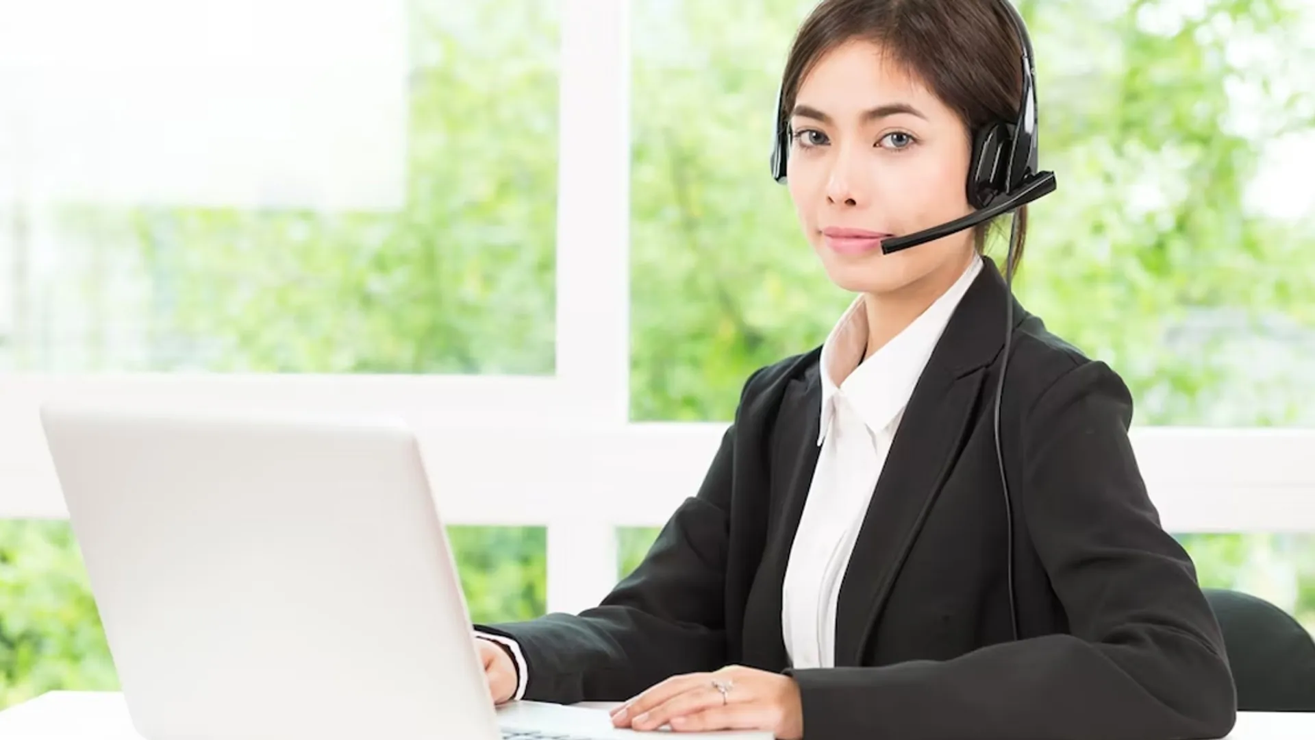 Đội ngũ hỗ trợ khách hàng nohu28 sẵn sàng giúp đỡ